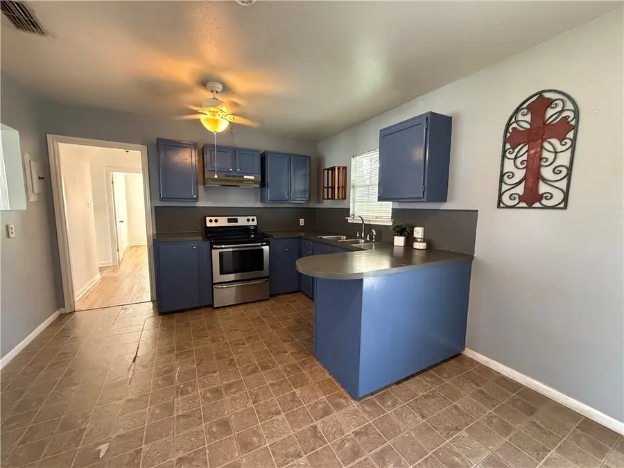 427 Field Avenue, Taft, TX 78390 - Image #3