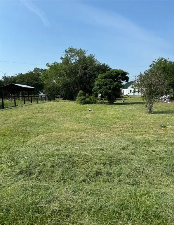 307 Burton Street, Woodsboro, TX 78393