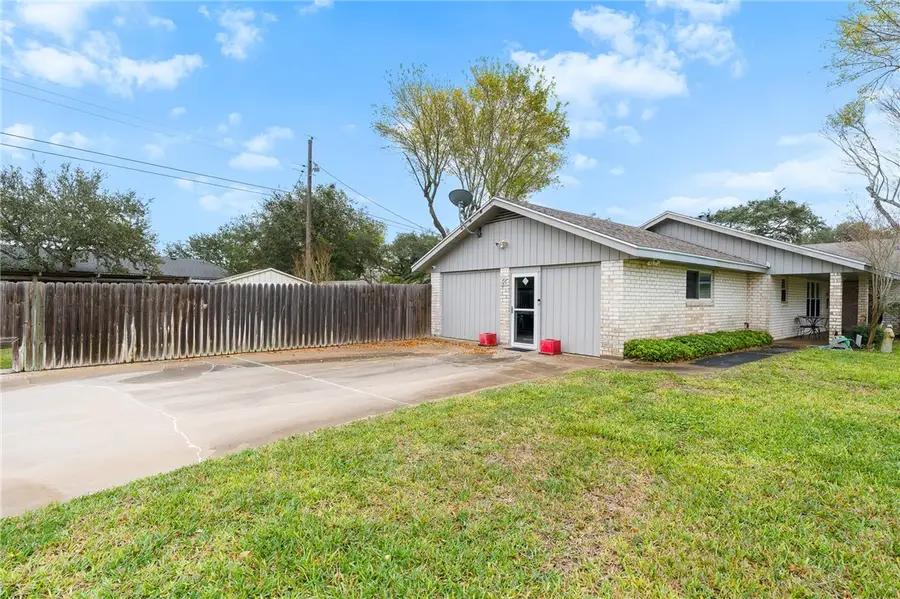 948 Oak Avenue, Rockport, TX 78382 - Image #3