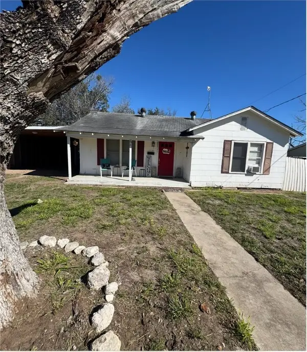 10420 Sixth Street, Pettus, TX 78146