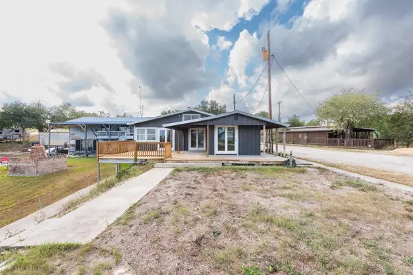 102 White Point Trail, Sandia, TX 78383