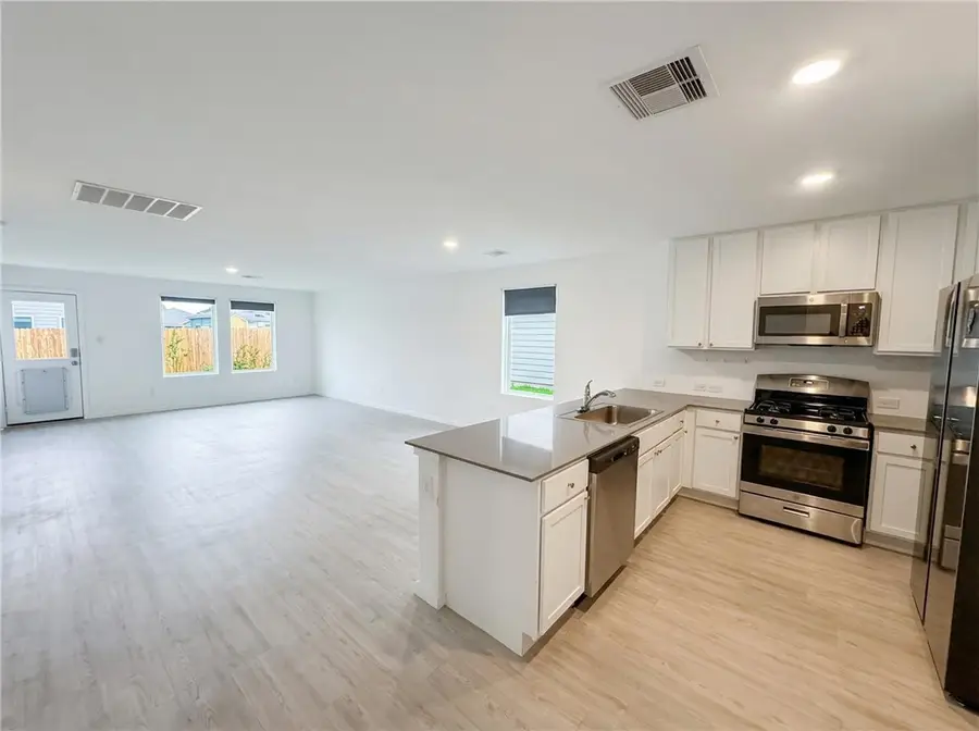 9201 Wilde Way, Corpus Christi, TX 78410 - Image #2