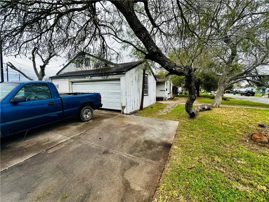 1302 York Avenue, Corpus Christi, TX 78415 - Image #2