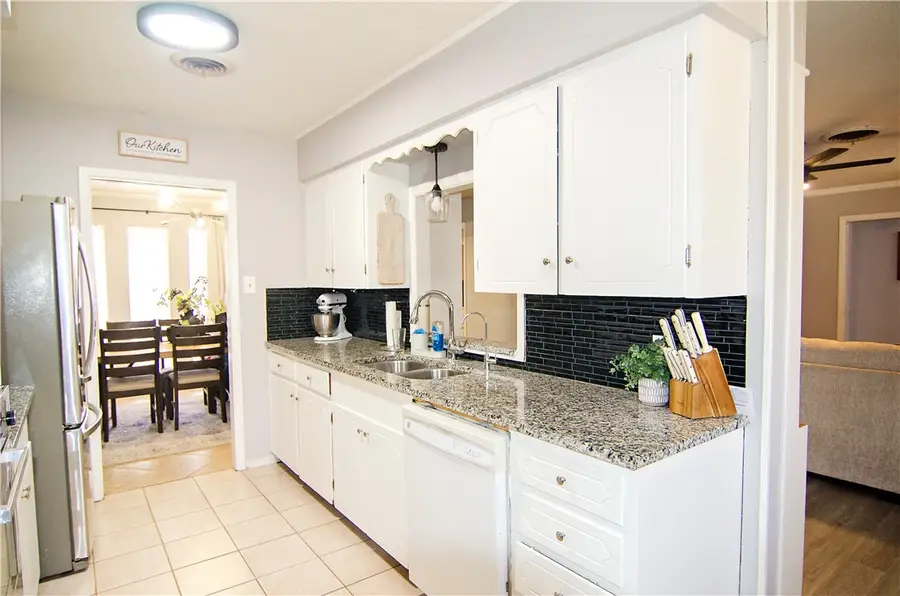 1405 Palo Blanco, Beeville, TX 78102 - #3