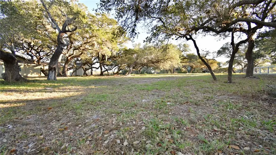 1106 8th Street, Rockport, TX 78382 - Image #2