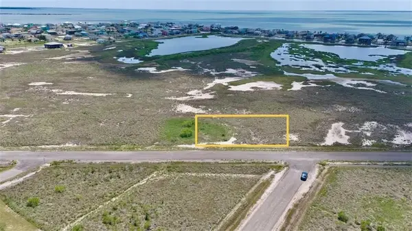 672 Northwest Drive, Rockport, TX 78382