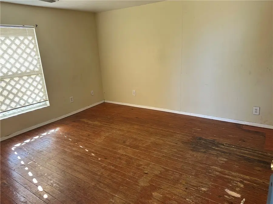 512 Avenue B, Sinton, TX 78387 - Image #3