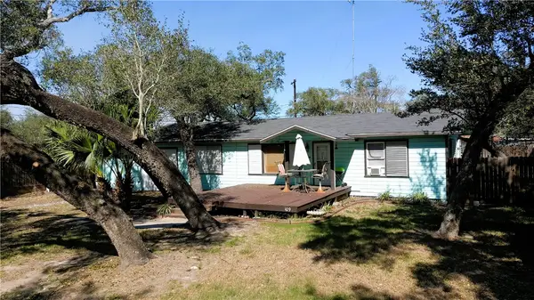 109 Palm Street, Rockport, TX 78382
