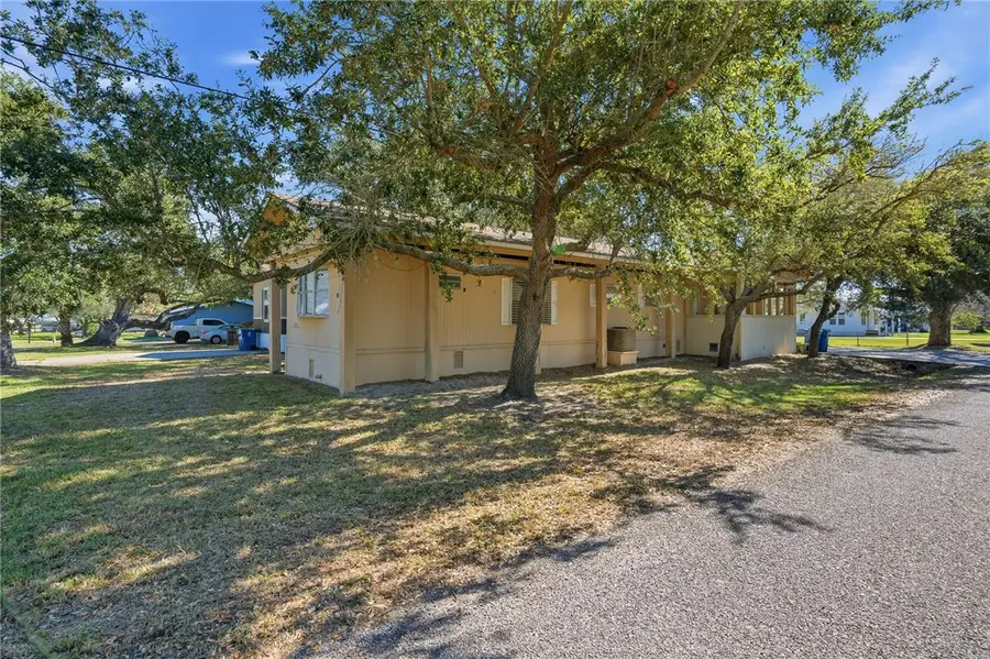 308 Fulton Avenue, Rockport, TX 78382 - Image #3