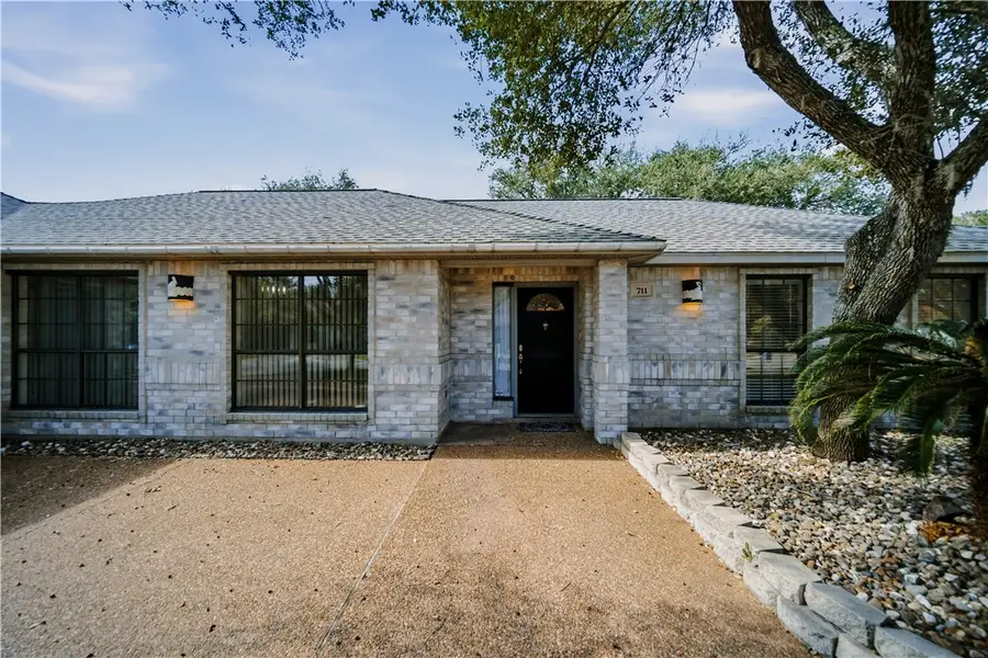711 Waterwood Street, Rockport, TX 78382 - Image #2