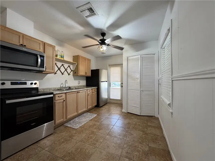 1230 Preston Street, Corpus Christi, TX 78418 - Image #3