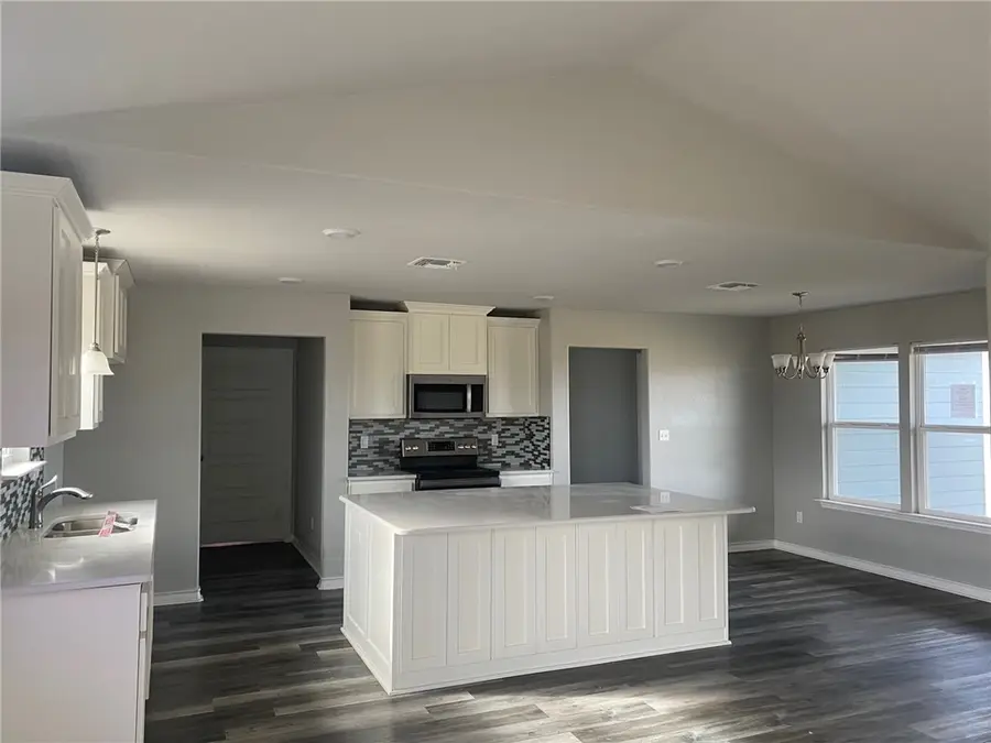 702 W 1st Street, Bishop, TX 78343 - Image #3