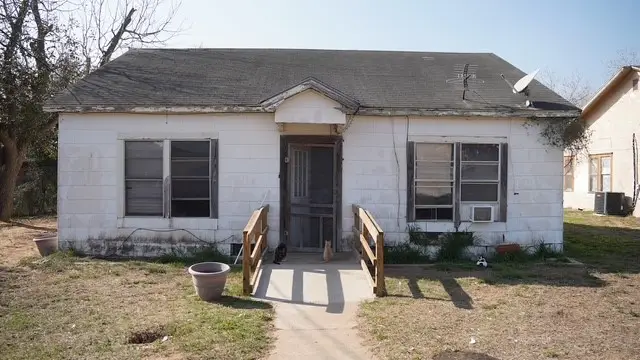 307 N Maria Street, Hebbronville, TX 78361 - Image #1