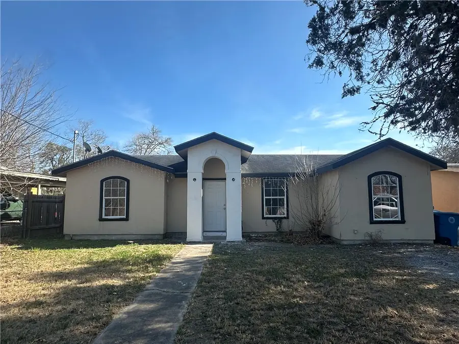 607 W Randall Street, Beeville, TX 78102 - #3
