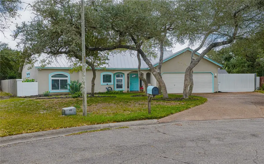 610 Bent Tree Street, Rockport, TX 78382 - Image #2