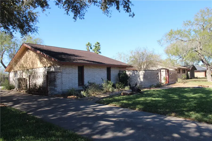 221 Seale Avenue, Kingsville, TX 78363 - Image #3