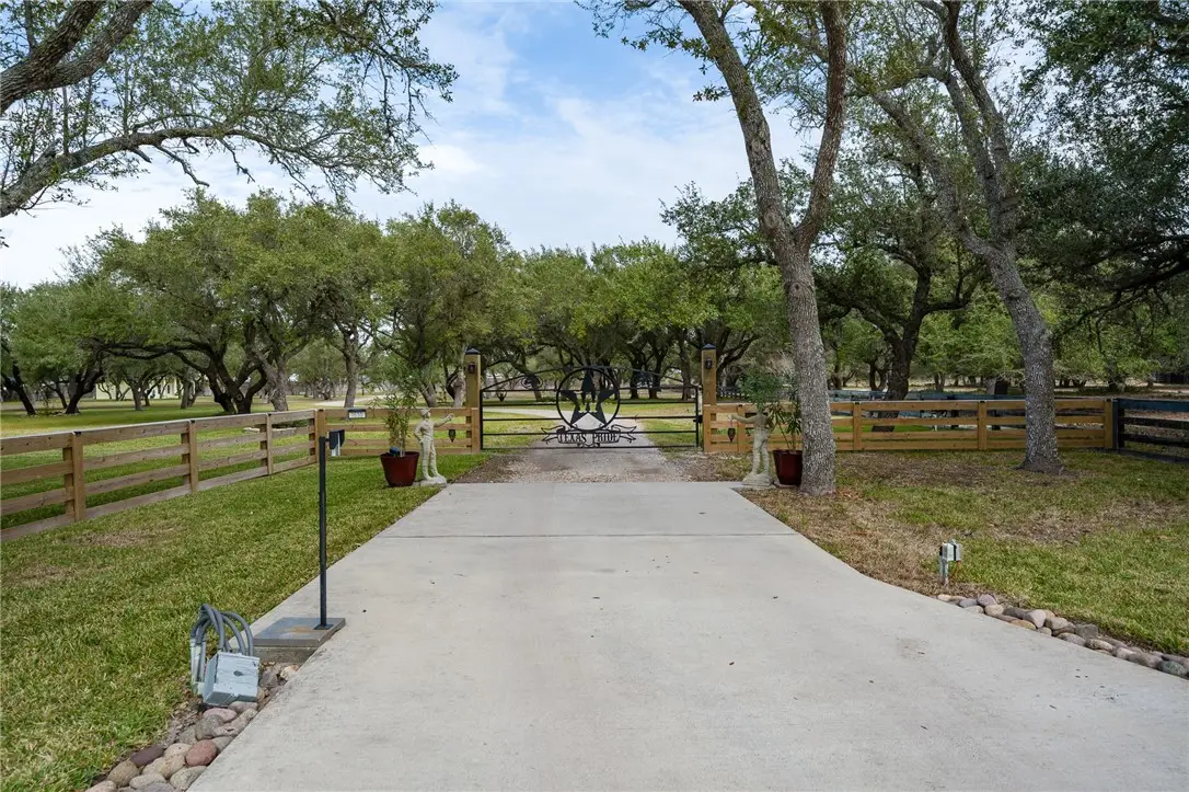 1630 16th Street, Rockport, TX 78382 - Image #1