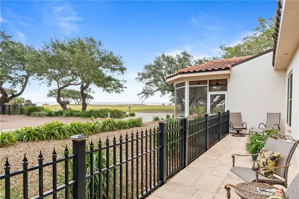 1502 Royal Oaks Trail, Rockport, TX 78382