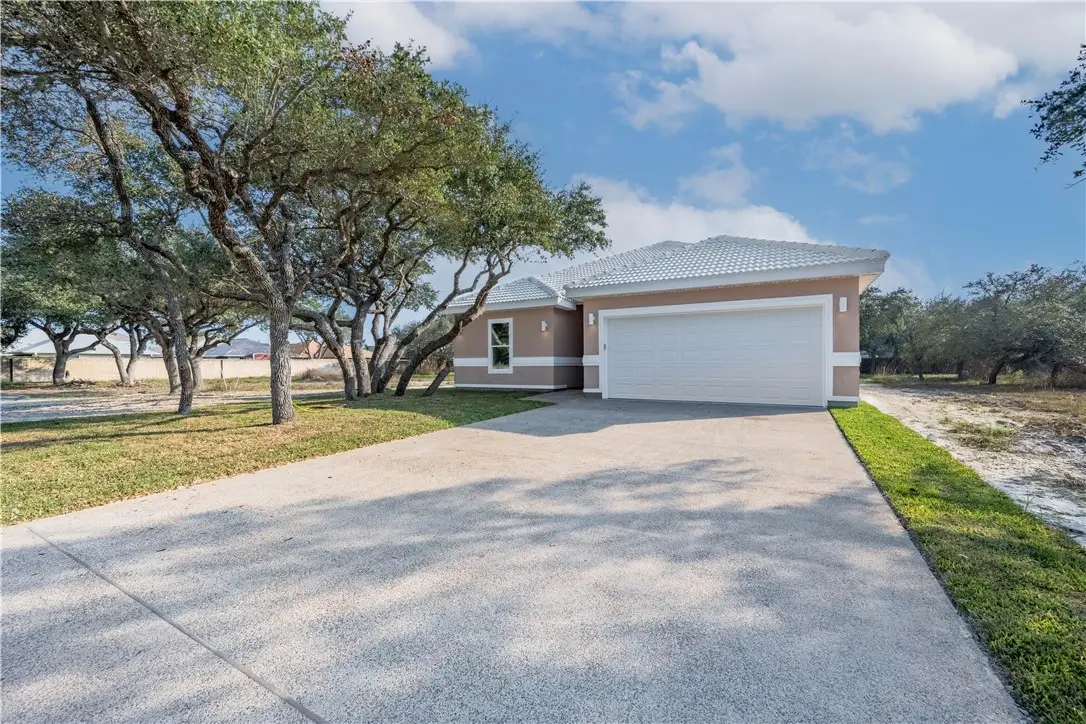 24 St Andrews Pl, Rockport, TX 78382 - Image #1