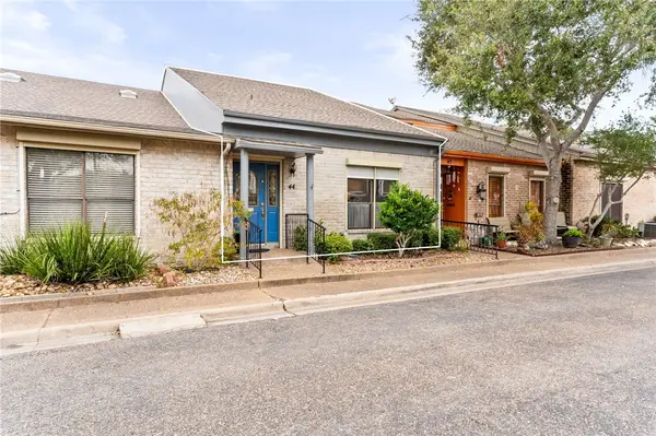 44 Rock Creek Drive, Corpus Christi, TX 78412