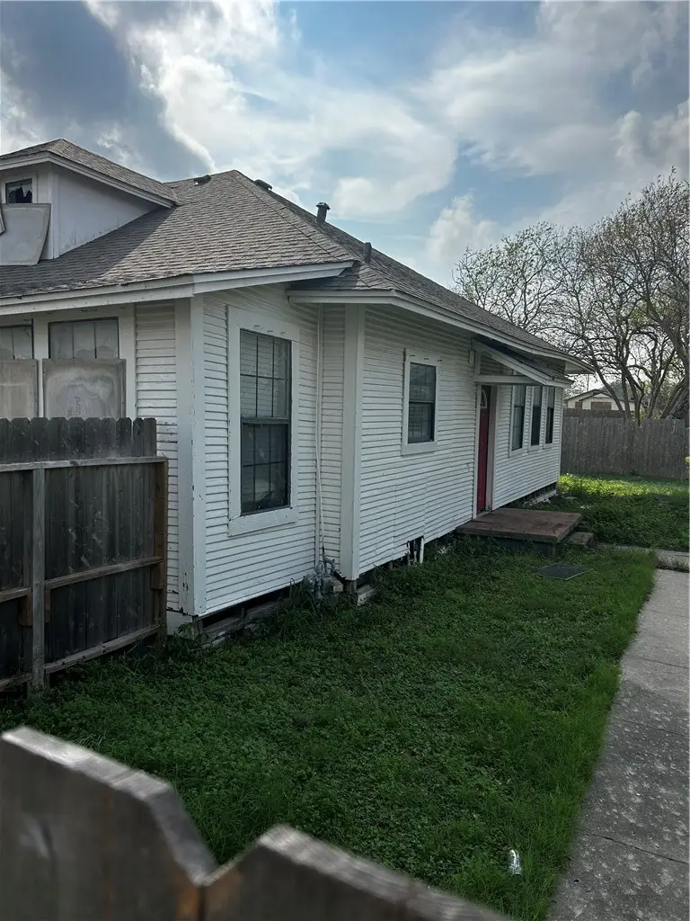 323 Toland, Taft, TX 78390 - #2