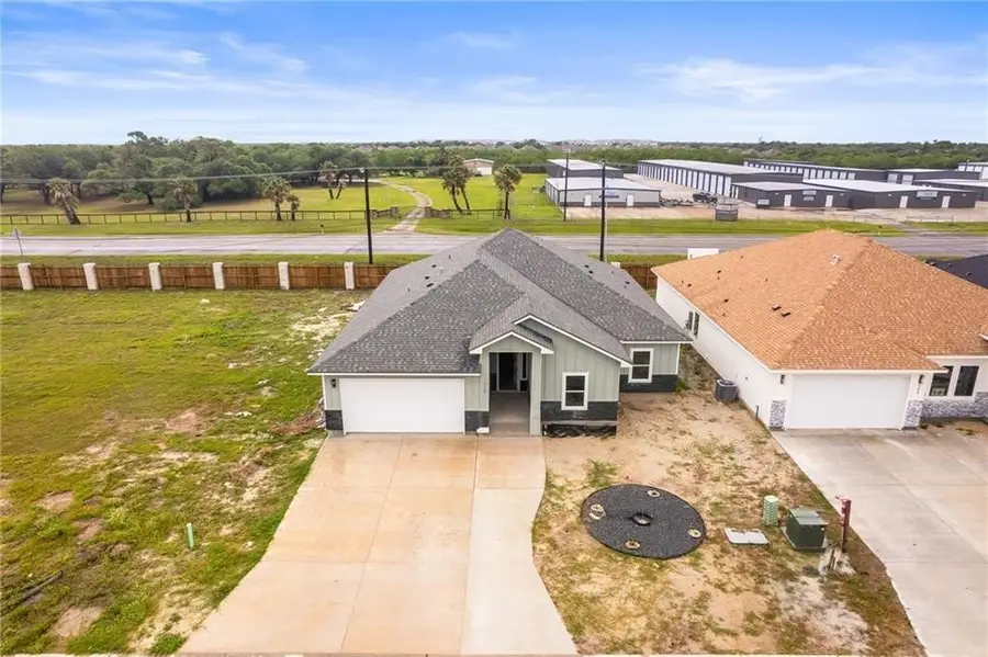 113 Traditions Drive, Rockport, TX 78382 - Image #2