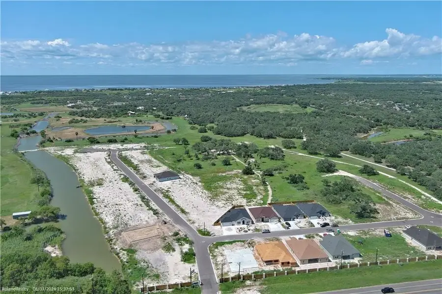 134 Heritage Park Drive, Rockport, TX 78382 - Image #2