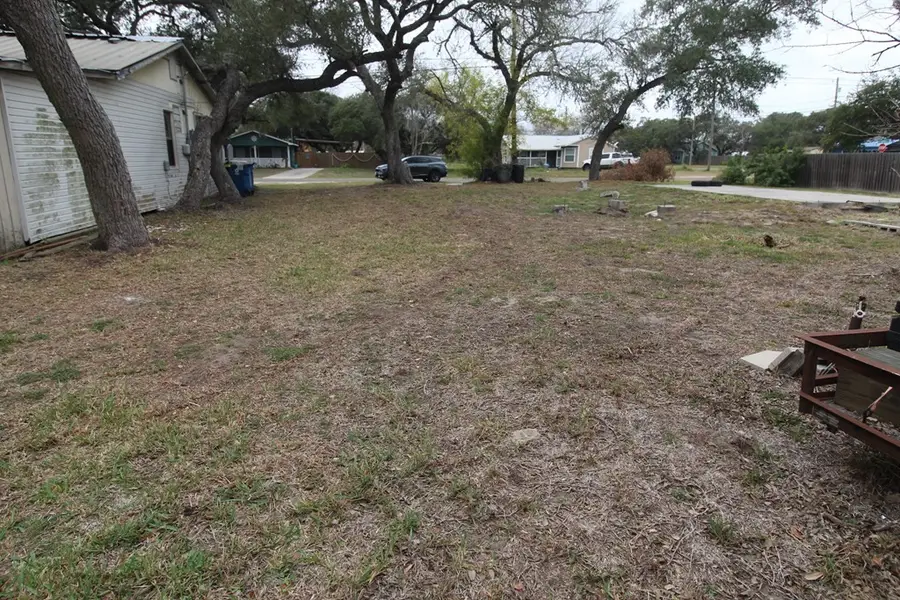 814 & 818 N Ann, Rockport, TX 78382 - Image #2
