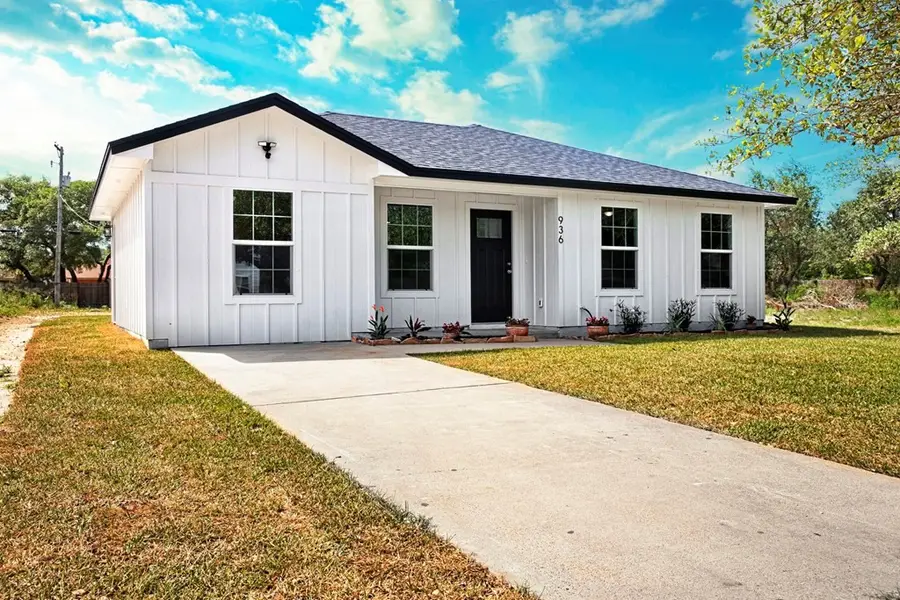 936 S 10th Street, Aransas Pass, TX 78336 - Image #2