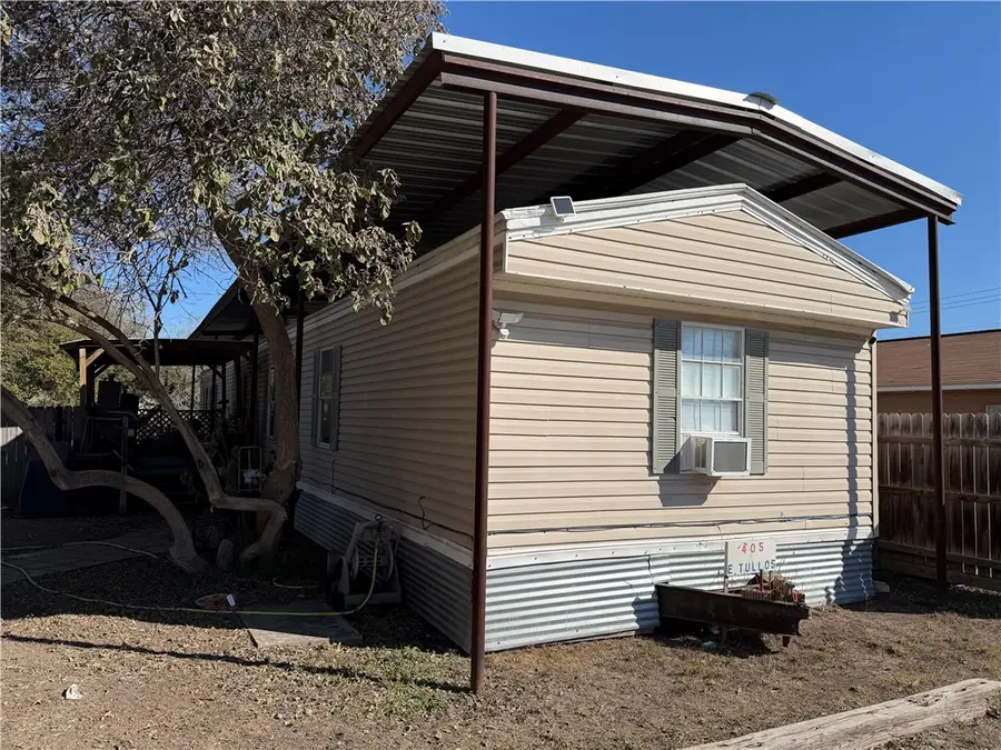 405 E Tullos Street, Three Rivers, TX 78071 - #2