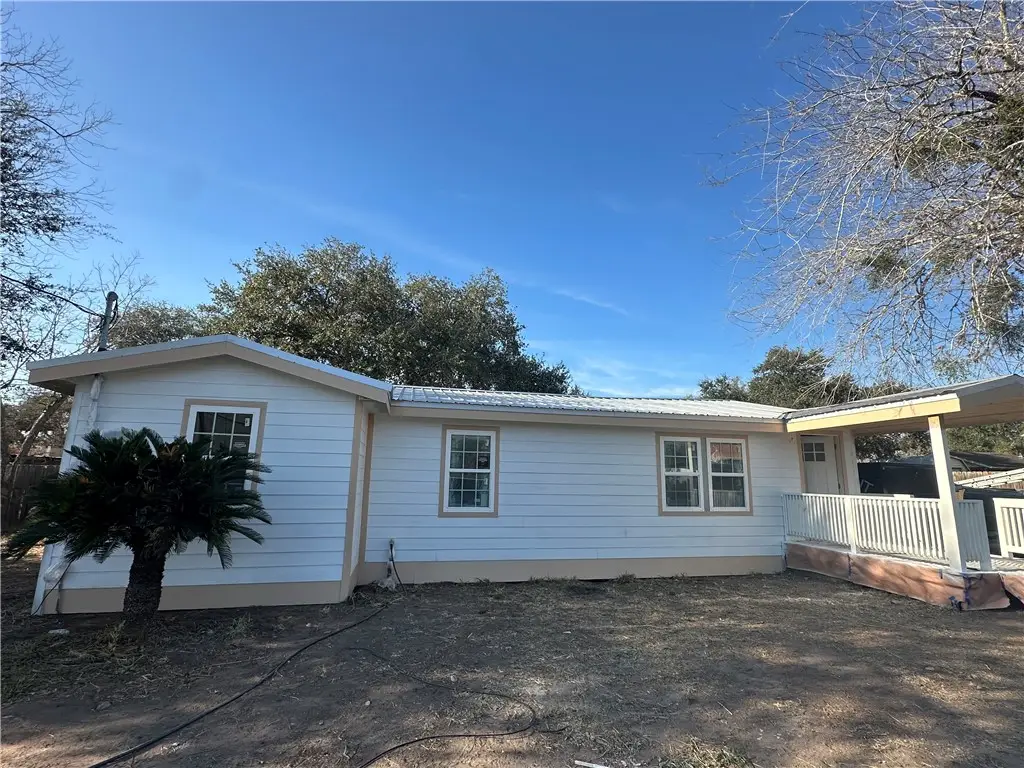 508 W Flournoy Street, Beeville, TX 78102 - #1
