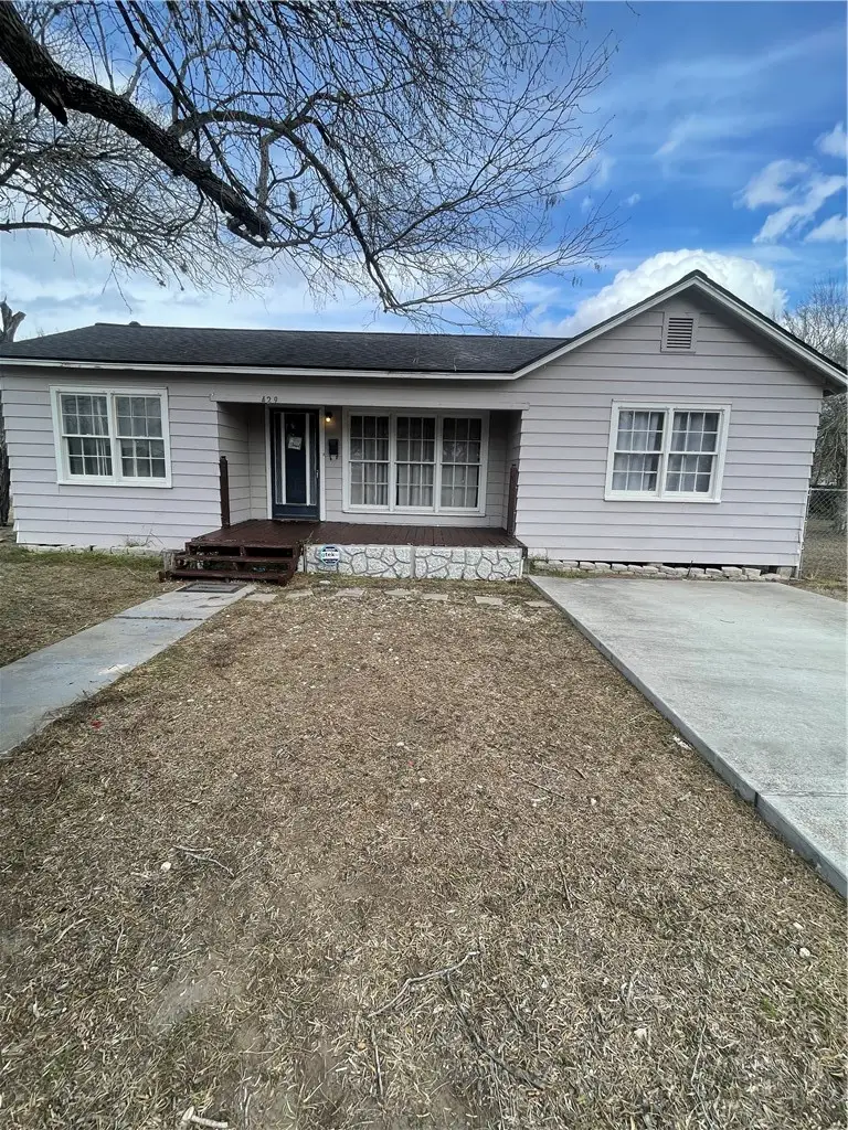 429 W 5th Street, Alice, TX 78332 - #1