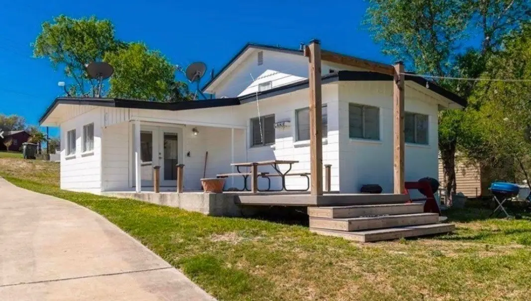 196 E Lake View Trl, Sandia, TX 78383 - #1