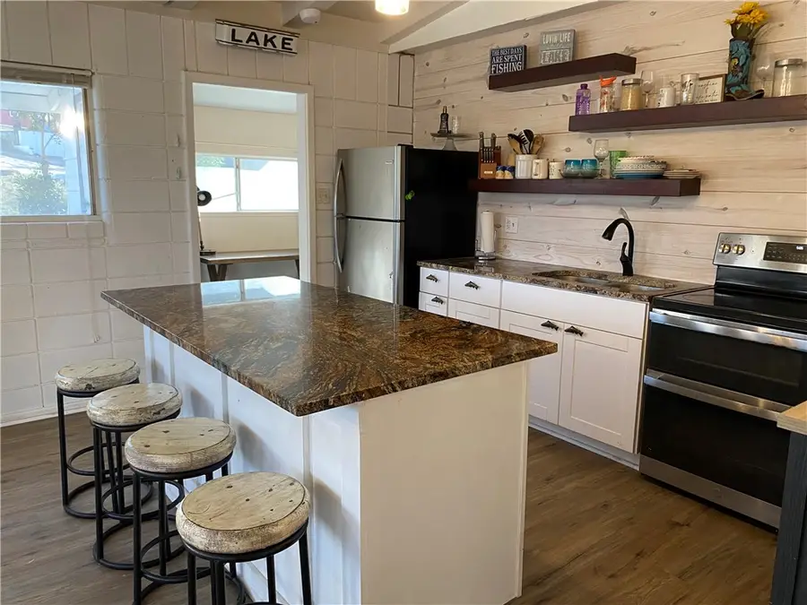 196 E Lake View Trl, Sandia, TX 78383 - #3