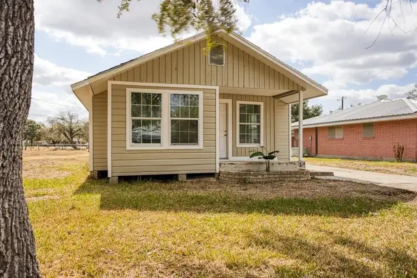 1012 E Market Street, Sinton, TX 78387