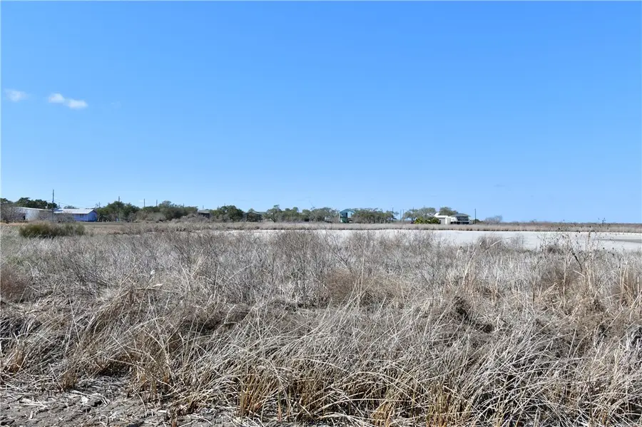 588 Sherwood Drive, Rockport, TX 78382 - Image #2