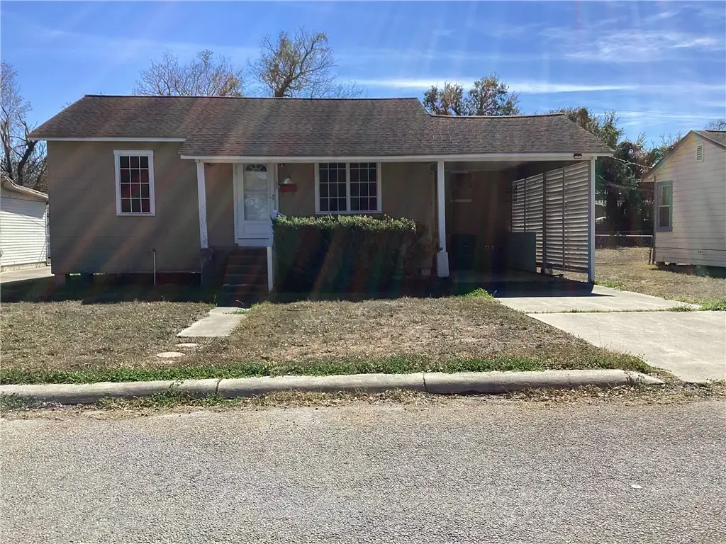 1112 E 4th Street, Alice, TX 78332 - #1