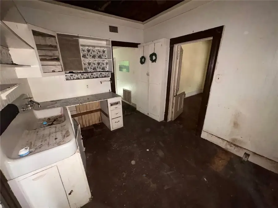 403 E Kenedy Avenue, Kingsville, TX 78363 - #3