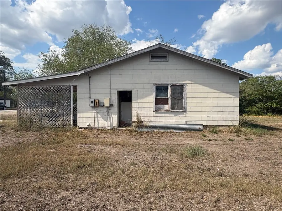 104 Charles Street S, George West, TX 78022 - #3