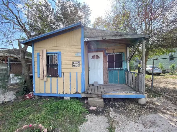 428 W Avenue F, Robstown, TX 78380