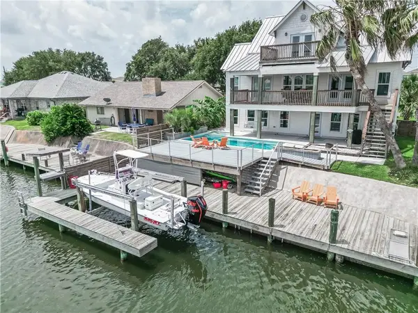 120 Palm Drive, Rockport, TX 78382