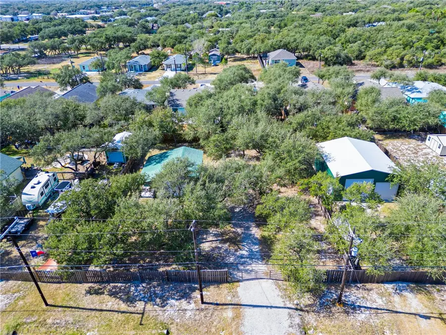 319 N Traylor, Rockport, TX 78382 - Image #2