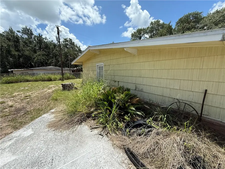 612 Taylor, Falfurrias, TX 78355 - #2