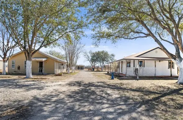 310 & 312 E Sullivan Street, Skidmore, TX 78389