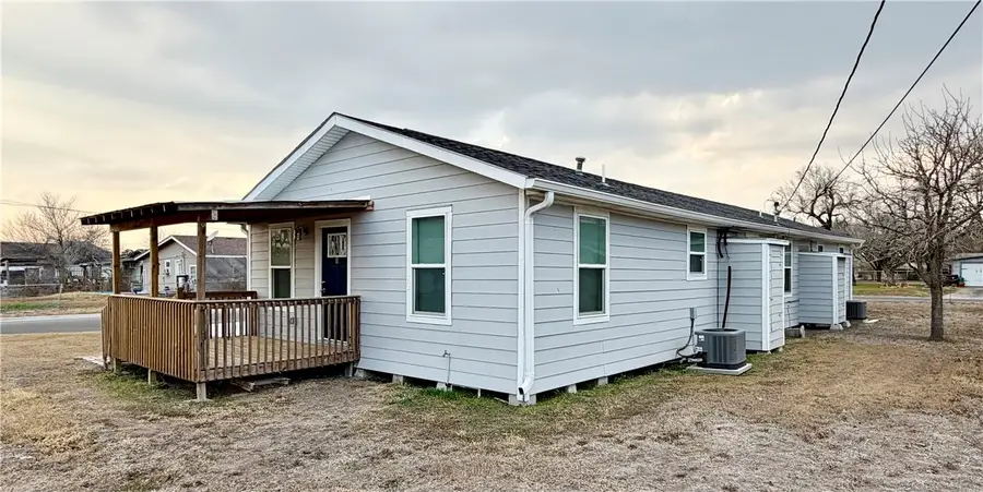 429 W Avenue C Avenue, Kingsville, TX 78363 - #3