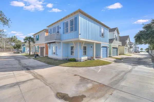 305 Sailhouse Way, Rockport, TX 78382