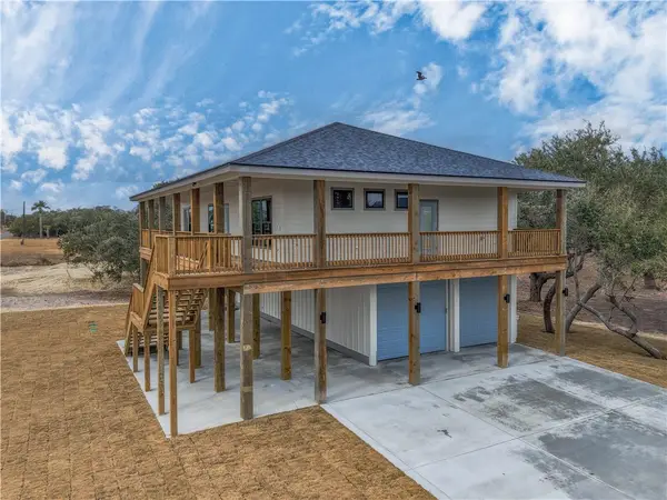 151 Front St, Rockport, TX 78382