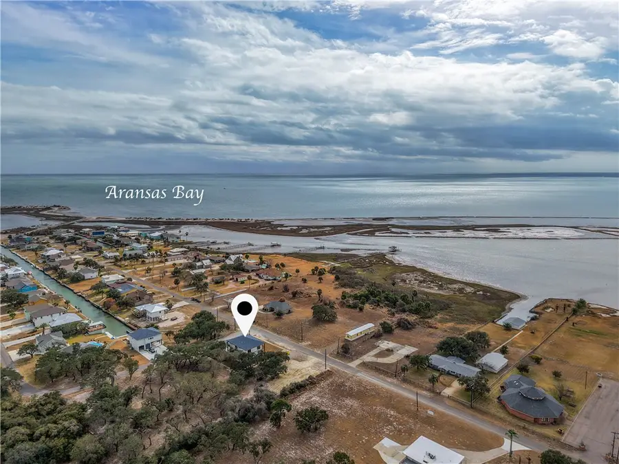 151 Front St, Rockport, TX 78382 - #2