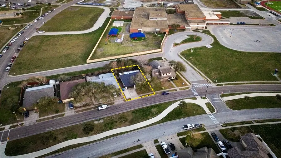 2302 Memorial Parkway, Portland, TX 78374 - #2