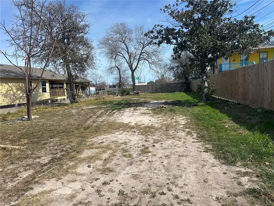 814 18th Street, Corpus Christi, TX 78405 - #2